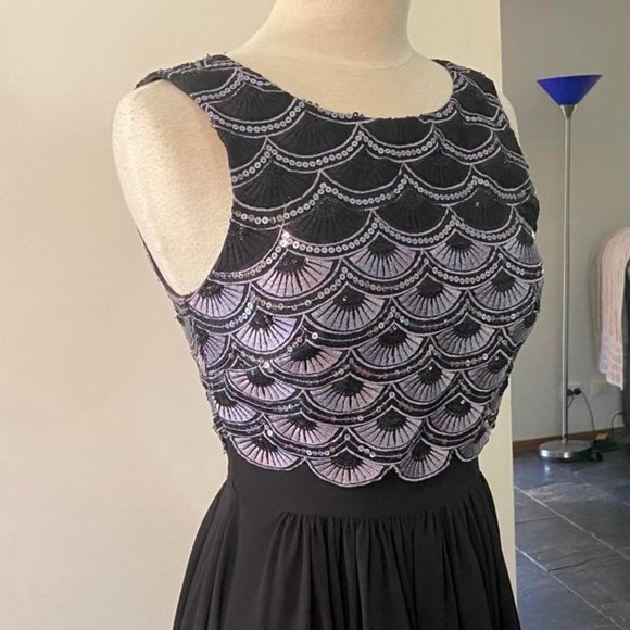 Review Dresses & Skirts - Review Knee Length Cocktail Formal or Evening Dress size 8